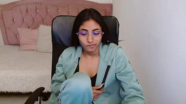 Snapshot of shaneelle chatting on 01.24.25 shaneelle online show from 01.24.25