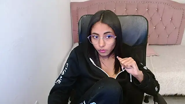 Snapshot of shaneelle chatting on 01.29.25 shaneelle online show from 01.29.25