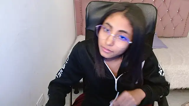 Snapshot of shaneelle chatting on 01.29.25 shaneelle online show from 01.29.25