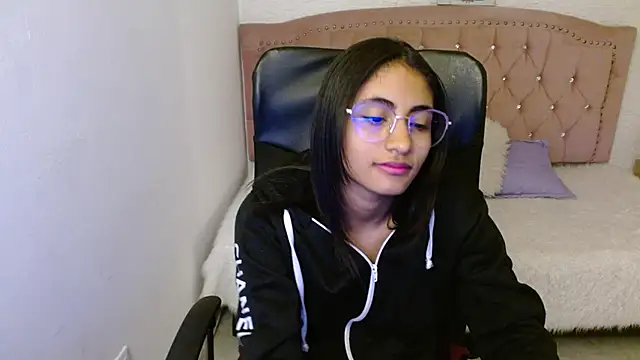 Snapshot of shaneelle chatting on 01.31.25 shaneelle online show from 01.31.25