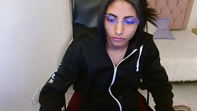 Snapshot of shaneelle chatting on 02.07.25 shaneelle online show from 02.07.25