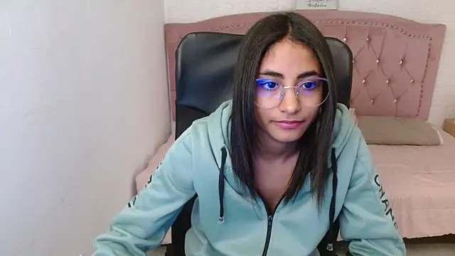 Snapshot of shaneelle chatting on 02.13.25 shaneelle online show from 02.13.25