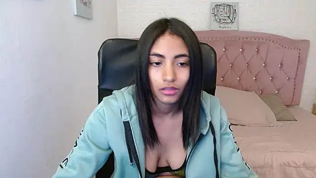 Snapshot of shaneelle chatting on 02.17.25 shaneelle online show from 02.17.25