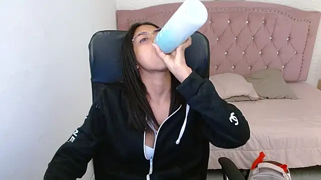 Snapshot of shaneelle chatting on 02.20.25 shaneelle online show from 02.20.25