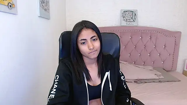 Snapshot of shaneelle chatting on 02.26.25 shaneelle online show from 02.26.25