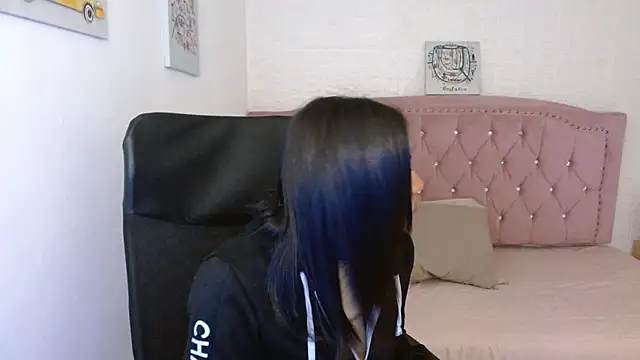 Snapshot of shaneelle chatting on 03.12.25 shaneelle online show from 03.12.25