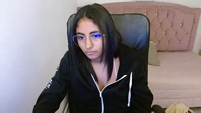 Snapshot of shaneelle chatting on 03.12.25 shaneelle online show from 03.12.25