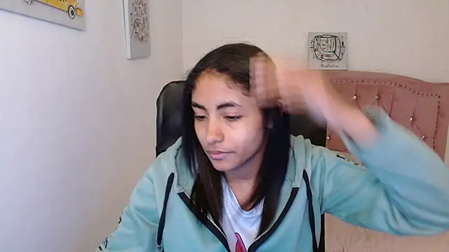 Snapshot of shaneelle chatting on 03.13.25 shaneelle online show from 03.13.25