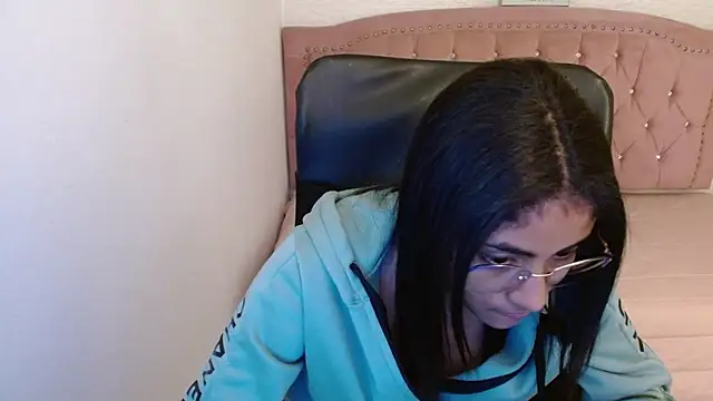 Snapshot of shaneelle chatting on 03.15.25 shaneelle online show from 03.15.25