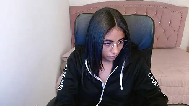 Snapshot of shaneelle chatting on 03.19.25 shaneelle online show from 03.19.25