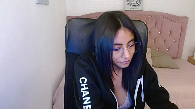 Snapshot of shaneelle chatting on 03.21.25 shaneelle online show from 03.21.25