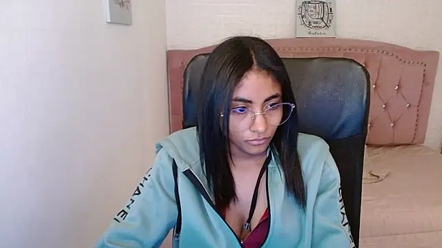 Snapshot of shaneelle chatting on 03.22.25 shaneelle online show from 03.22.25