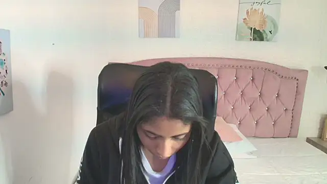 Snapshot of shaneelle chatting on 09.12.25 shaneelle online show from 09.12.25