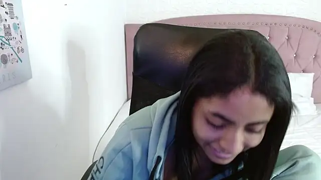 Snapshot of shaneelle chatting on 09.23.25 shaneelle online show from 09.23.25