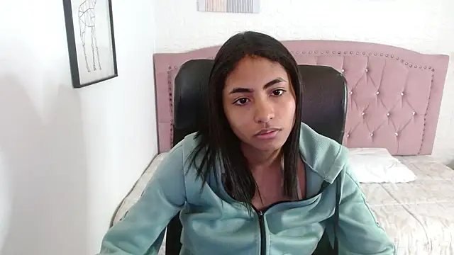 Snapshot of shaneelle chatting on 10.15.25 shaneelle online show from 10.15.25