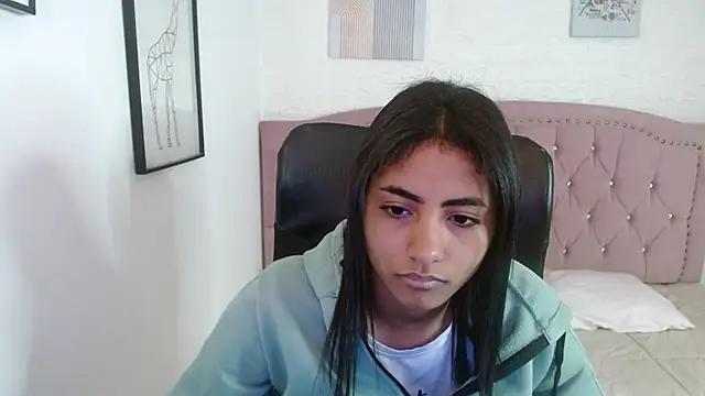 Snapshot of shaneelle chatting on 10.20.25 shaneelle online show from 10.20.25