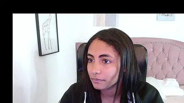 Snapshot of shaneelle chatting on 11.06.25 shaneelle online show from 11.06.25