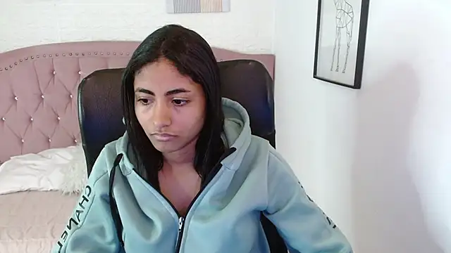 Snapshot of shaneelle chatting on 11.10.25 shaneelle online show from 11.10.25