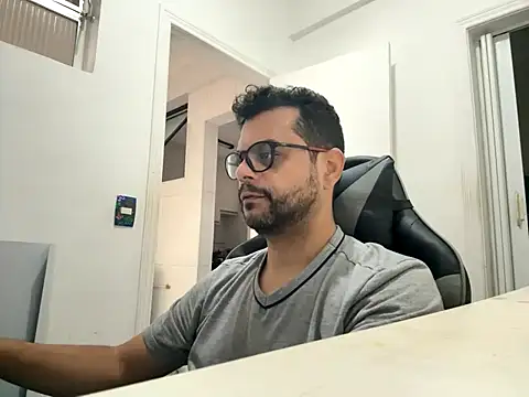 HornyBeachBoyBR online show from 06.12.26
