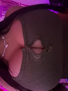 Snapshot of izanmiller2001 chatting on 02.22.26 izanmiller2001 online show from 02.22.26