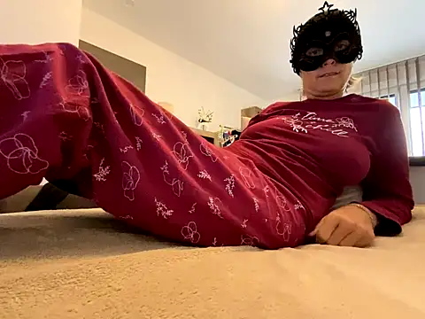 Marilou1983 online show from 10.02.25