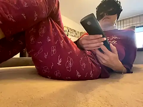 Marilou1983 online show from 12.19.25