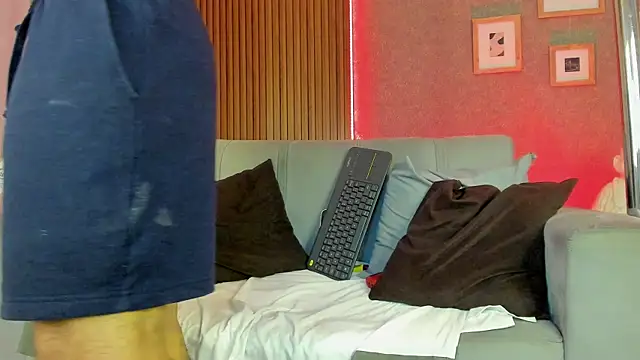 Snapshot of JuanfeMorales chatting on 12.06.24 JuanfeMorales online show from 12.06.24