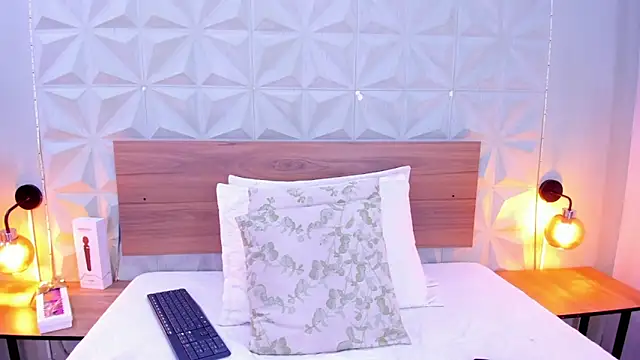 Stacey white  online show from 10.03.25