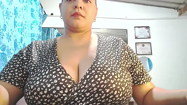 Snapshot of mia_donatto369 chatting on 09.22.25 mia donatto369 online show from 09.22.25