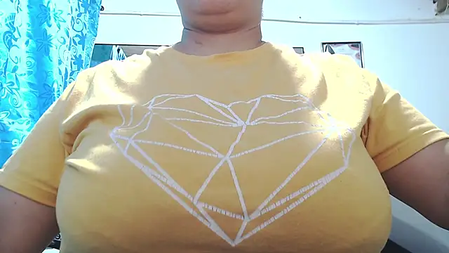 Snapshot of mia_donatto369 chatting on 10.08.25 mia donatto369 online show from 10.08.25