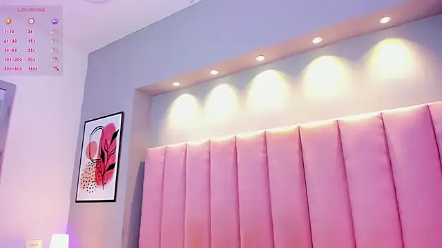 Snapshot of KeilyRoss chatting on 09.29.25 KeilyRoss online show from 09.29.25