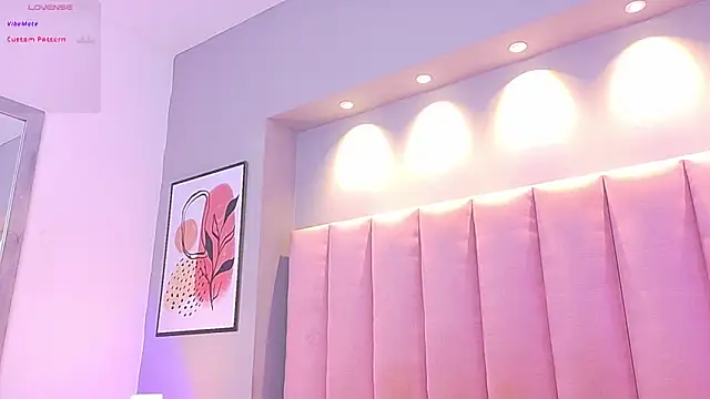 Snapshot of KeilyRoss chatting on 10.23.25 KeilyRoss online show from 10.23.25