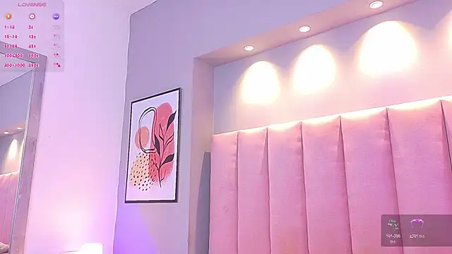 Snapshot of KeilyRoss chatting on 10.25.25 KeilyRoss online show from 10.25.25