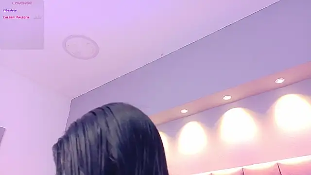 Snapshot of KeilyRoss chatting on 10.28.25 KeilyRoss online show from 10.28.25