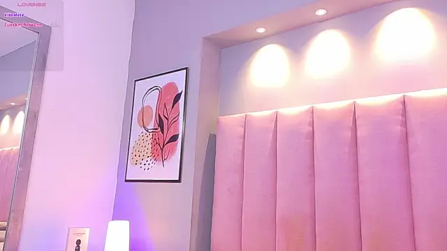 Snapshot of KeilyRoss chatting on 11.04.25 KeilyRoss online show from 11.04.25