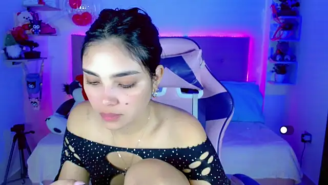 Snapshot of Kylie_brokee chatting on 12.18.24 Kylie brokee online show from 12.18.24