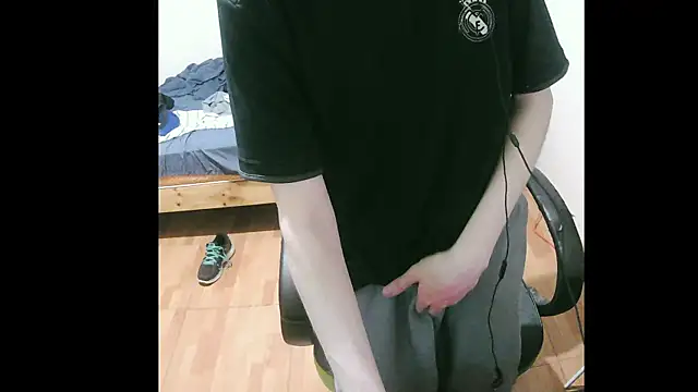 Snapshot of Twink_martinboy chatting on 12.26.24 Twink martinboy online show from 12.26.24