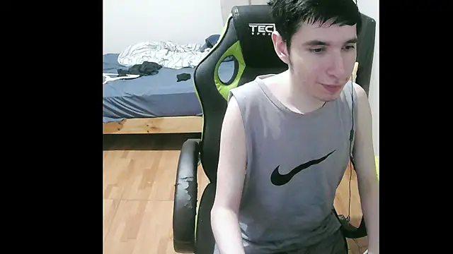 Snapshot of Twink_martinboy chatting on 01.01.25 Twink martinboy online show from 01.01.25