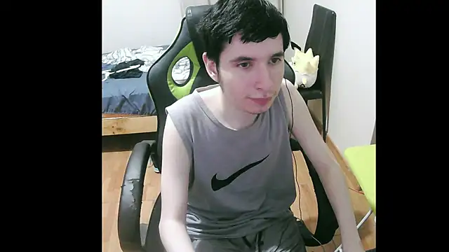 Snapshot of Twink_martinboy chatting on 01.13.25 Twink martinboy online show from 01.13.25