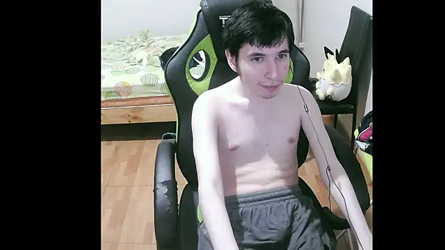 Snapshot of Twink_martinboy chatting on 01.26.25 Twink martinboy online show from 01.26.25