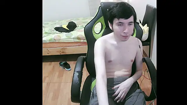 Snapshot of Twink_martinboy chatting on 02.03.25 Twink martinboy online show from 02.03.25