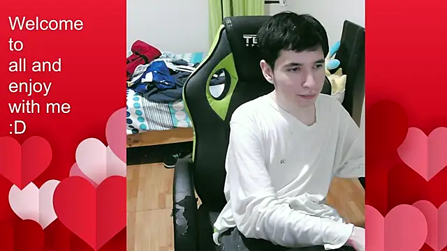 Snapshot of Twink_martinboy chatting on 10.24.25 Twink martinboy online show from 10.24.25