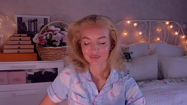 aestetick online show from 10.17.25