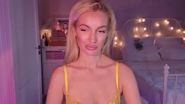 Snapshot of aestetick chatting on 07.19.26 aestetick online show from 07.19.26