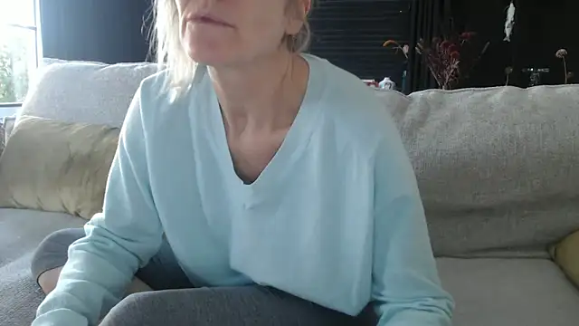 Snapshot of godinflower chatting on 09.28.25 godinflower online show from 09.28.25