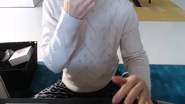 Snapshot of godinflower chatting on 10.04.25 godinflower online show from 10.04.25