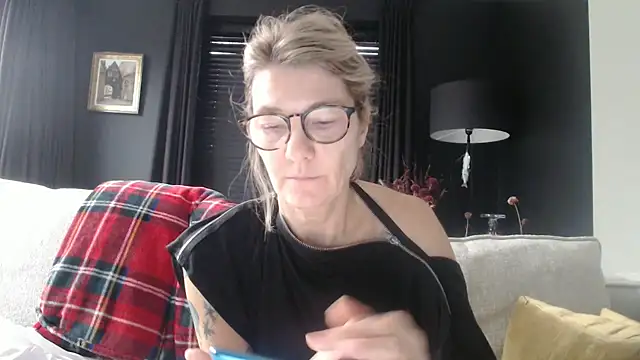 Snapshot of godinflower chatting on 10.10.25 godinflower online show from 10.10.25