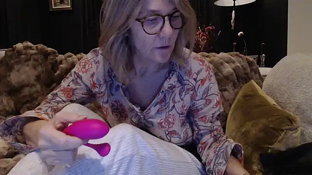 Snapshot of godinflower chatting on 11.03.25 godinflower online show from 11.03.25