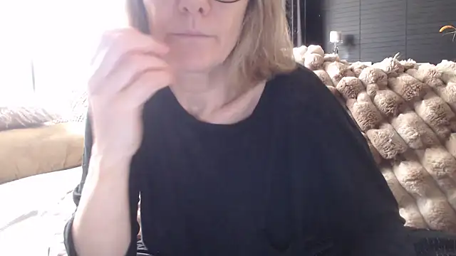 Snapshot of godinflower chatting on 11.04.25 godinflower online show from 11.04.25