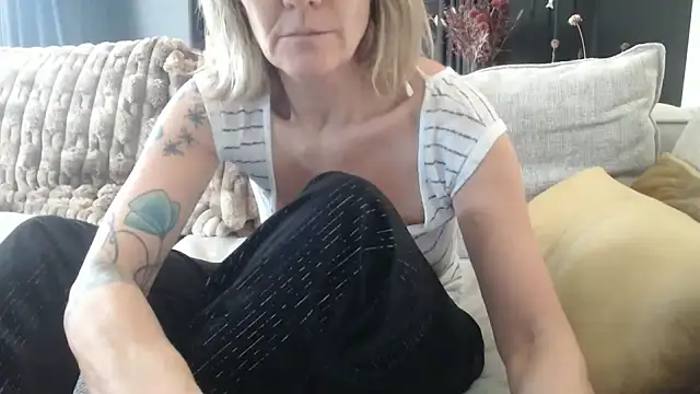 Snapshot of godinflower chatting on 11.07.25 godinflower online show from 11.07.25